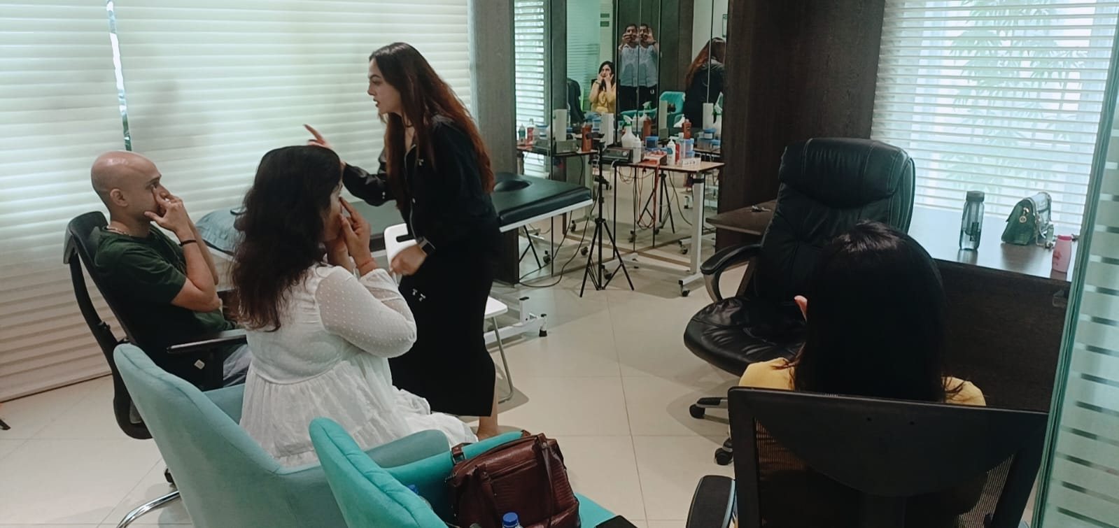 Vibha Jain guiding clients through a structured hypnotherapy session